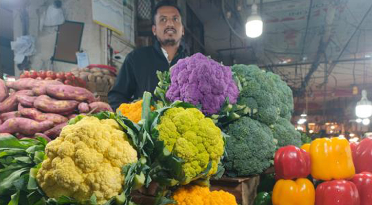 সাদা ২৫, রঙিন ১২০ টাকা